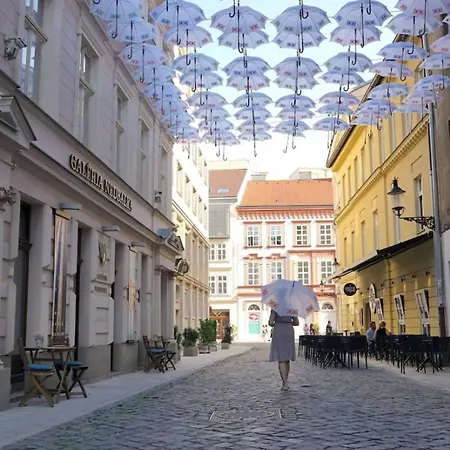 Apartment Royal In Old Town Bratislava