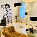 Royal In Old Town Apartment *